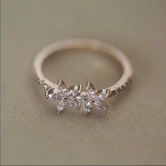 New Rose Gold lovely Flowers Diamond Ring - Picture 2 of 6